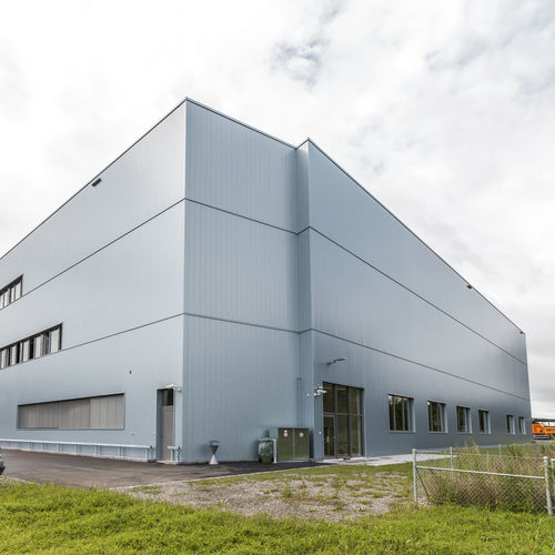 Bardage en panneaux - MONTALINE® ML 26/200 - MONTANA BAUSYSTEME - en aluminium / lisse / de grand format