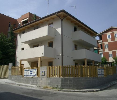 Bâtiment préfabriqué - SEVERAL APAREMENTS - Riko Hiše - en bois massif / pour logement collectif / contemporain