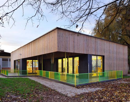 Bâtiment préfabriqué - JELKA - Riko Hiše - en bois massif / pour école maternelle / pour établissement public