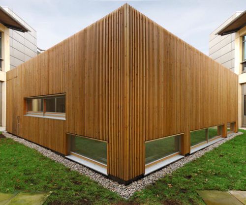 Bâtiment préfabriqué - TRUST SANGER INSTITUTE - Riko Hiše - en bois massif / pour bureau / contemporain