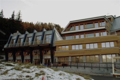 Bâtiment préfabriqué - JOLLY - Riko Hiše - en bois massif / en béton / ossature bois