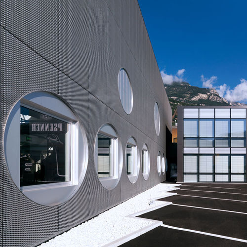 Bardage pour façade ventilée - PSENNER DISTILLERY, TERMENO - ZINTEK - en plaques / en cuivre / en zinc-titane