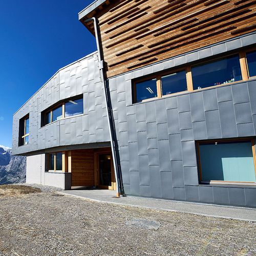 Façade ventilée en cuivre - CHALET FIAT, DOLOMITES - ZINTEK - en zinc-titane / en plaques / lisse