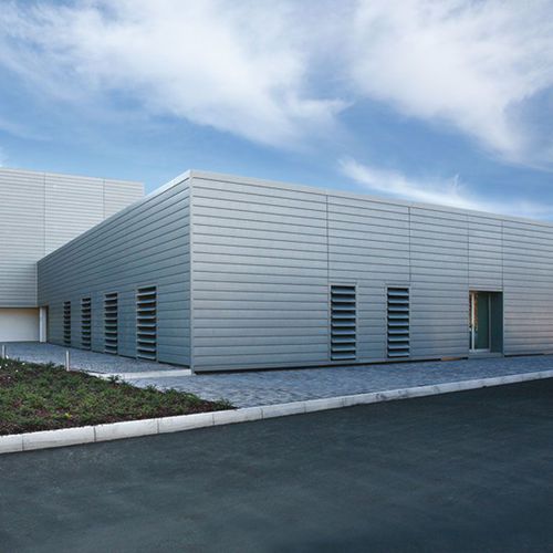 Façade ventilée en cuivre - MANUTENCOOP, MESTRE - ZINTEK - en zinc-titane / en plaques / lisse