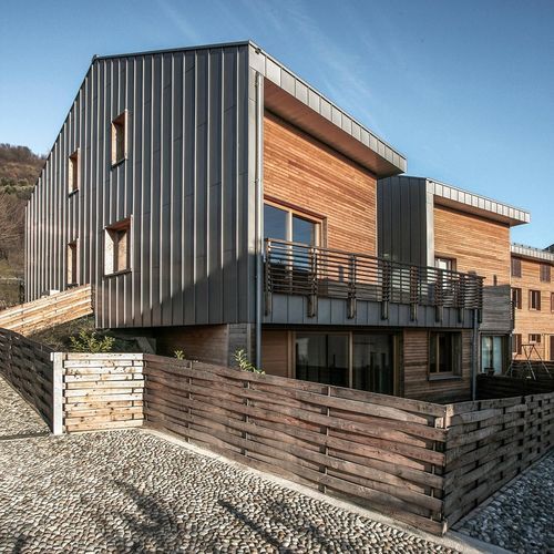Bardage en plaques - THE PARCO DEI GELSI - ZINTEK - en zinc-titane / vertical / recyclable