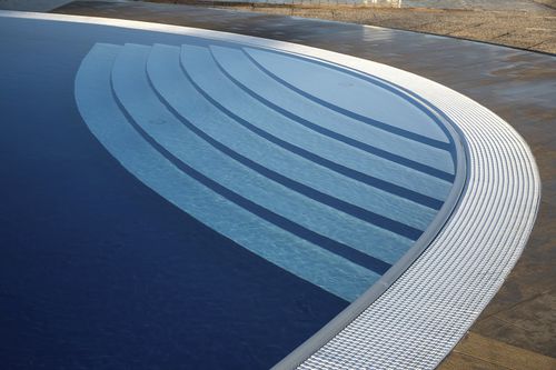 Escalier droit - CEMI - à marches en béton / structure en béton / contemporain