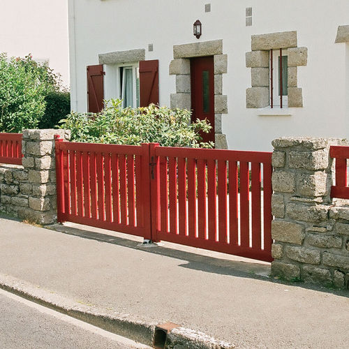 Portail battant - BREIZ - Kostum - coulissant / en aluminium / à lames