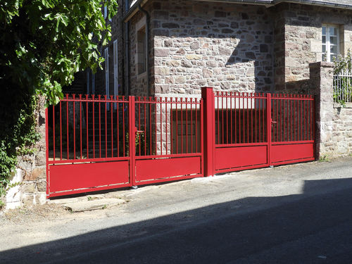 Portail battant - MONCONTOUR - Kostum - coulissant / en aluminium / à barreaux