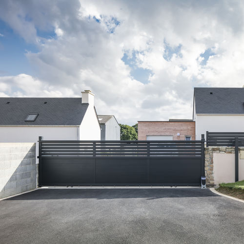 Portail battant - DIAOULED - Kostum - coulissant / en aluminium / à lames