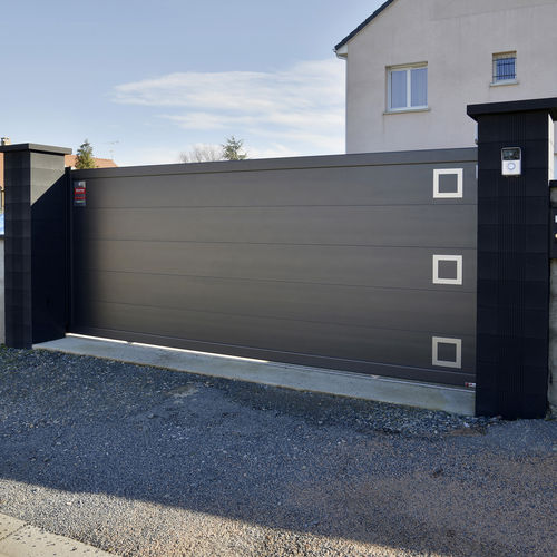 Portail battant - UBLO 300 - Kostum - coulissant / en aluminium / à lames