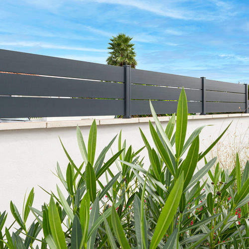 Clôture à lames - MAEZ - Kostum - de jardin / en aluminium / en aluminium thermolaqué