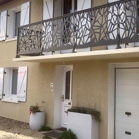 Garde-corps en aluminium - EFLEZ - Kostum - à panneaux / d'extérieur / pour terrasse