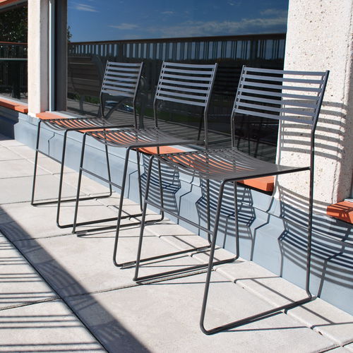 Chaise de bar contemporaine - TERRACE - Madrax/Thomas Steele - d'extérieur / en acier à revêtement par poudre / avec piètement en acier à revêtement par poudre