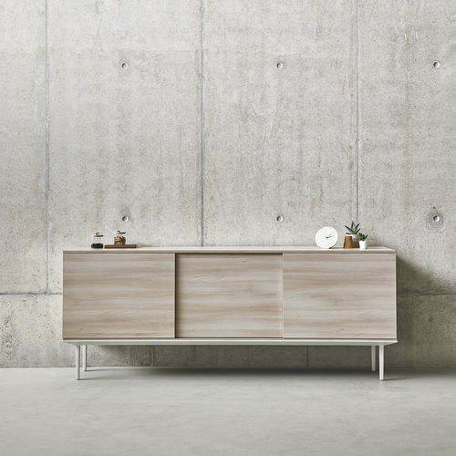 Armoire de classement basse - LONGO - Actiu - en bois / avec porte battante / à portes coulissantes