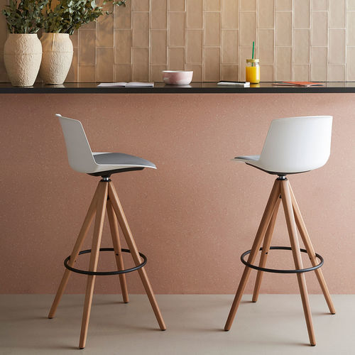 Tabouret contemporain - NOOM - Actiu - en plastique / avec piètement en bois / avec piètement en acier