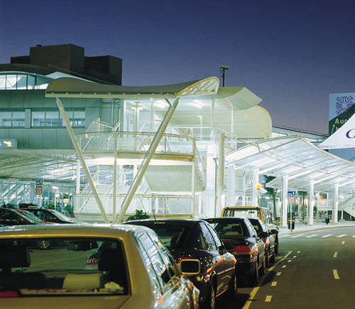 Membrane architecturale en polyester - AUKLAND INTERNATIONAL AIRPORT - Shelter-Rite - en fluoropolymère / en PVC / pour structure tendue