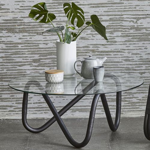 Table basse contemporaine - WAVE : 7042 - Cane-line A/S - en rotin / en verre / triangulaire