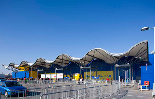 Auvent d'entrée - IKEA SOUTHAMPTON - Fabric Architecture - en acier / en toile / courbé