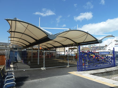 Structure tendue auvent - NEWQUAY  - Fabric Architecture - sur ossature métallique / avec membrane en fibre de verre / pour espace public