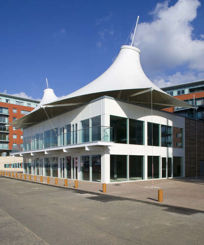Structure tendue sur ossature métallique - ORWELL QUAY - Fabric Architecture - pour couverture / avec membrane en pvc / translucide