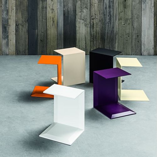 Table de chevet contemporaine - ERIK - Morassutti Arredamenti - en métal laqué / rectangulaire / résidentielle