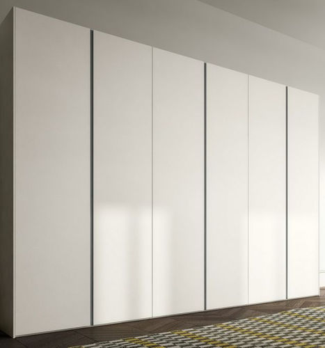 Armoire contemporaine - MILL - Morassutti Arredamenti - en bois laqué / à portes battantes
