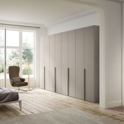 Armoire contemporaine - SNAP - Morassutti Arredamenti - en bois laqué / à portes battantes