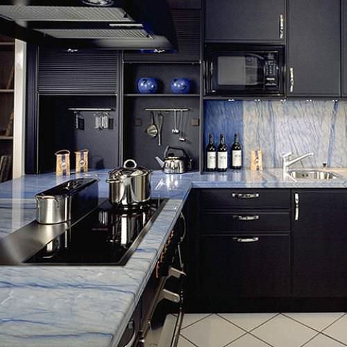 Plan de travail en marbre - AZUL MACAUBAS - MARBRERIE DES YVELINES - de cuisine
