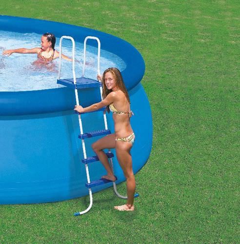 Échelle de piscine résidentielle - 28063 - INTEX