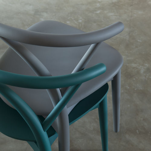 Chaise contemporaine - YELLY : 970 - TEKHNE S.r.l. - en bois / tapissée / empilable