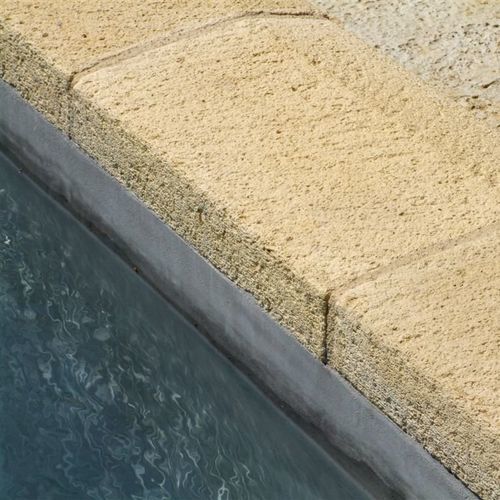 Margelle de piscine en béton - LAVOIR - ROUVIERE - en pierre / d'angle