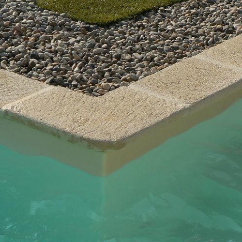 Margelle de piscine en pierre - BEAUCAIRE - ROUVIERE - d'angle / courbe