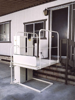 Plateforme élévatrice PMR - WHEELCHAIR - Handi-Ramp - pour bâtiment / à usage professionnel / d'intérieur