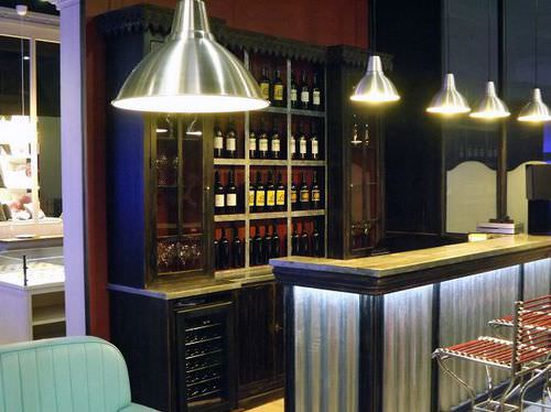 Cave à vin professionnelle - VINOTHEQUE - PROVENCE & FILS - encastrable / en chêne / vitrée