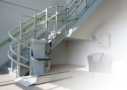 Plateforme monte-escalier PMR - OMEGA - SAVARIA CONCORD - inclinée