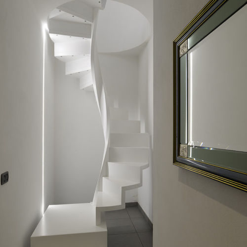Escalier hélicoïdal - Interbau - à marches en bois / structure en bois / design original