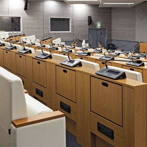 Chaise d'auditorium contemporaine - MONOLITE - Aresline - d'intérieur / en cuir / avec piètement en cuir