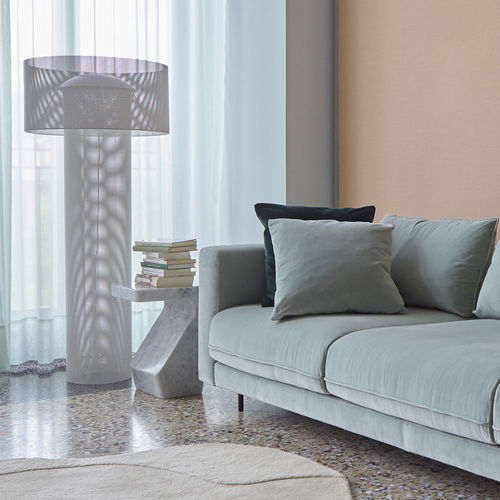 Lampe sur pied - Asola  - Ligne Roset France - en acier laqué / en tôle perforée / contemporaine