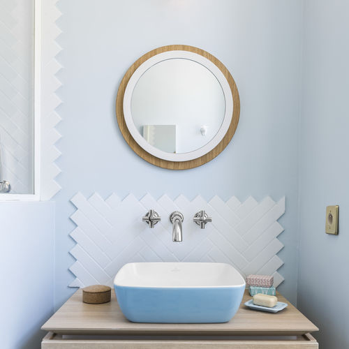 Miroir mural - BACK TO BAUHAUS - Hans Hansen Furniture - design scandinave / rond / en chêne