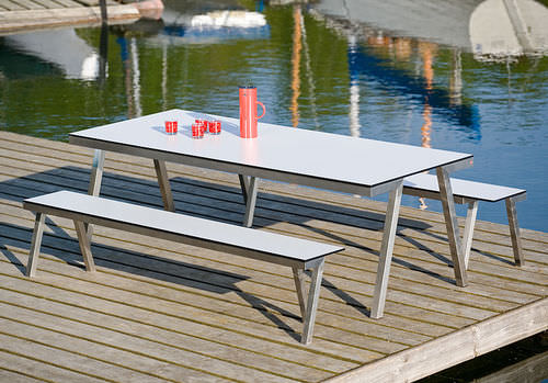 Ensemble table et bancs contemporain - CONCEPT H 840, H 841 - Hans Hansen Furniture - en acier inoxydable / en HPL / d'extérieur