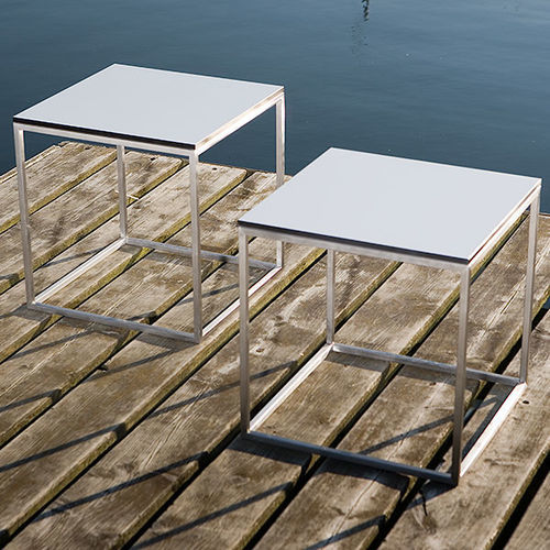 Table d'appoint contemporaine - H 10  - Hans Hansen Furniture - en bois massif / en verre / en HPL