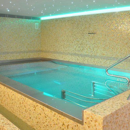 Piscine en panneaux - VITALITY - Freixanet Wellness - d'intérieur / encastrable / en pierre