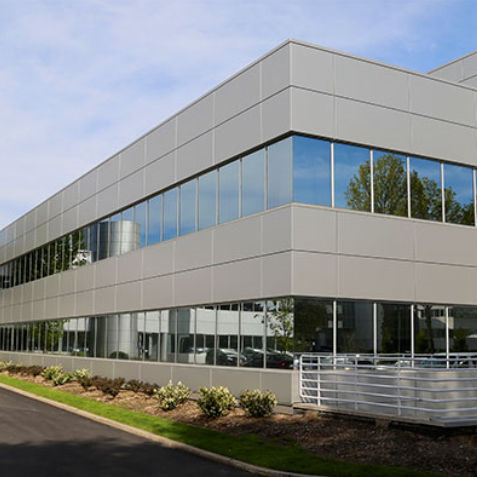Bardage modulaire - INTERCEPT™ V-TRAC - Centria Architectural Systems - en panneaux / en aluminium / lisse