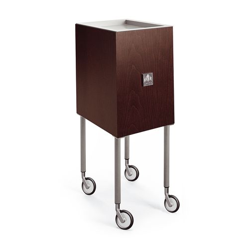 Chariot de soins - CUBE - Gamma & Bross - pour salon d'esthétique / plastique ABS / en acier verni