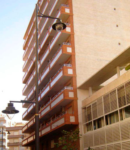 Lampadaire urbain - BORA - Simon Lighting - classique / en fonte d'aluminium / en méthacrylate