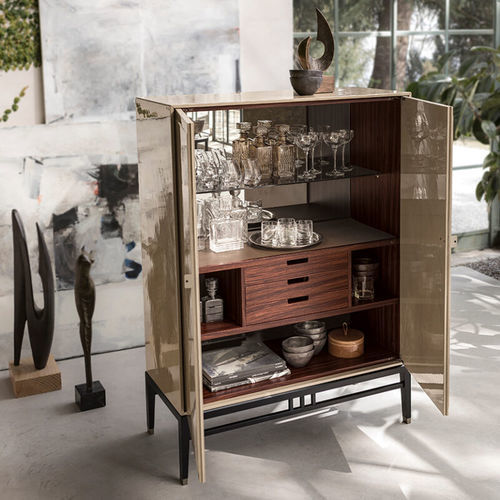 Meuble bar contemporain - Ohaku  - Cliff Young - en chêne / en laiton / en nickel
