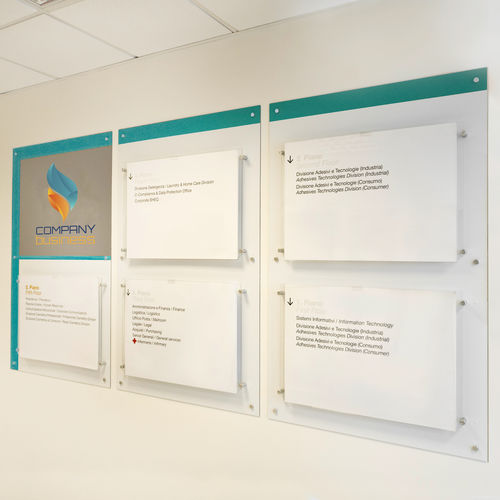 Panneau signalétique mural - S-PARETE - STUDIO T - en aluminium / en Plexiglas® / d'orientation