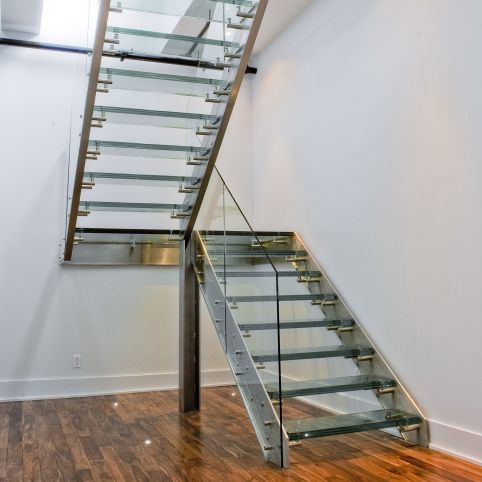 Escalier demi-tournant - SKYLIGHT 2800 - BATTIG DESIGN - à marches en verre / structure en métal / contemporain