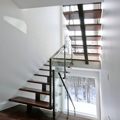 Escalier droit - BACKBONE 006 - BATTIG DESIGN - demi-tournant / à marches en bois / structure en acier