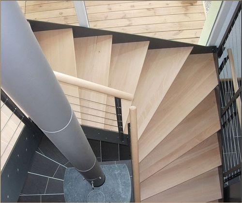Escalier demi-tournant - KELLER TREPPENBAU AG - à marches en bois / structure en métal / contemporain